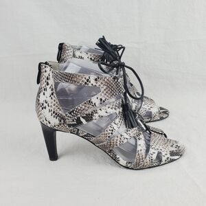 Tahari luck leather snake print lace up heels size 7.5M